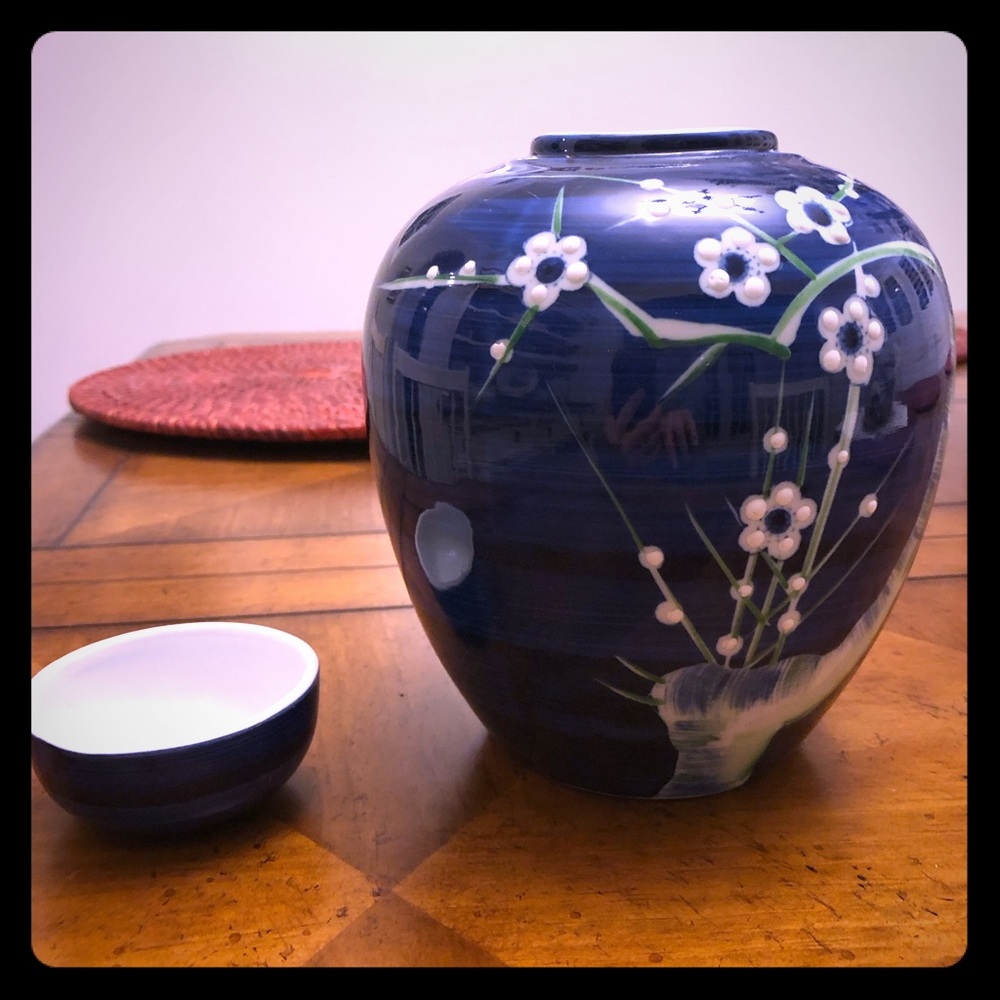 Japanese ginger jar with lid